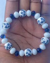 Load image into Gallery viewer, Blue floral glass/faceted bracelet set