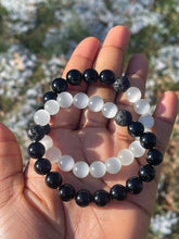 Load image into Gallery viewer, White cat-eye/Onyx/lave rock bracelet