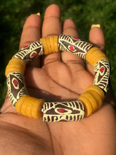 Load image into Gallery viewer, Brown and red beads