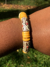 Load image into Gallery viewer, Brown and red beads