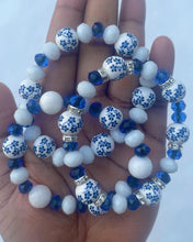 Load image into Gallery viewer, Blue floral glass/faceted bracelet set
