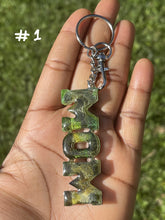 Load image into Gallery viewer, MOM all design resin keychain
