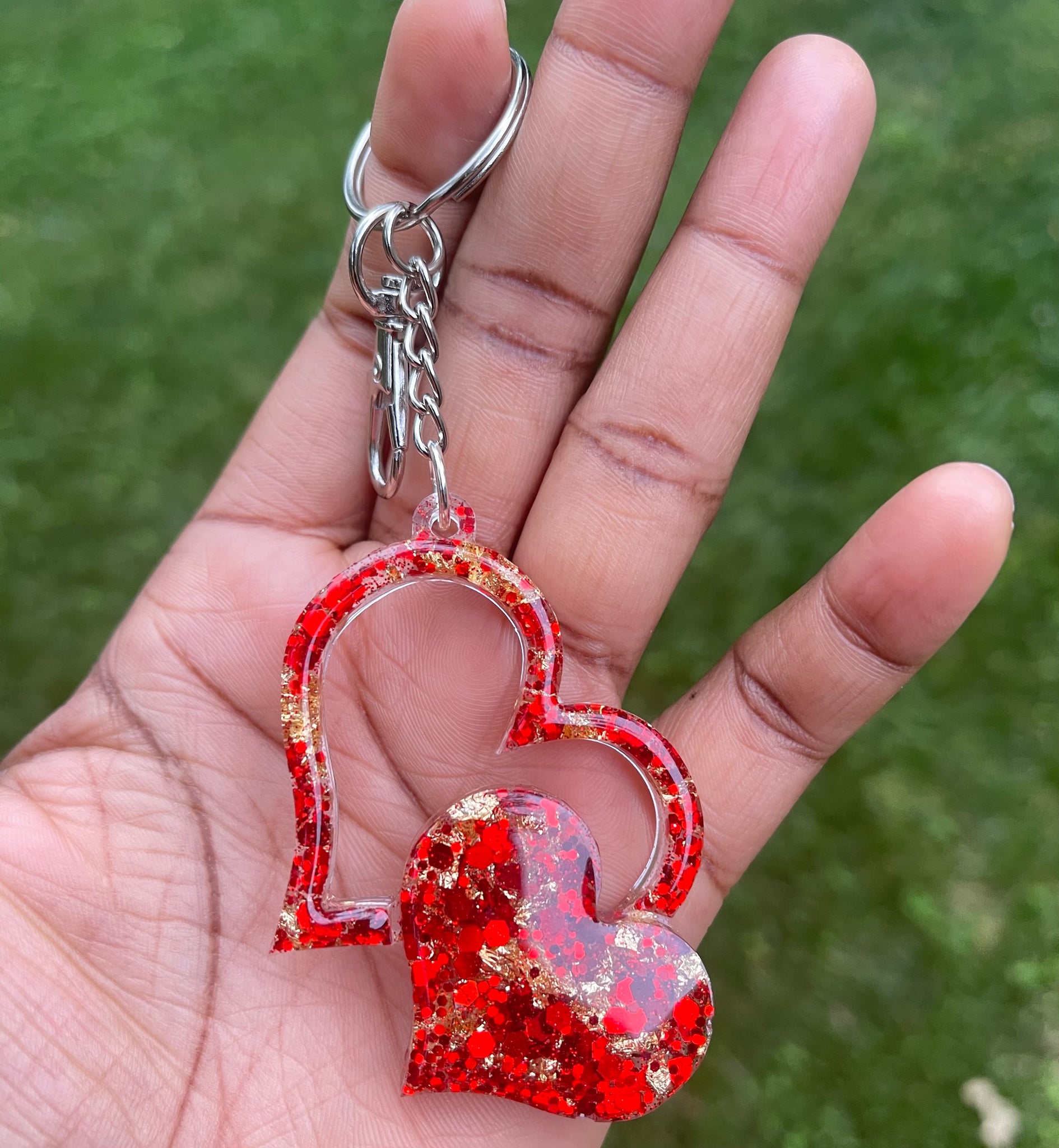 Heart resin keychains/Llaveros en resina (corazones) 