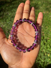 Load image into Gallery viewer, Purple Faceted glass bracelet
